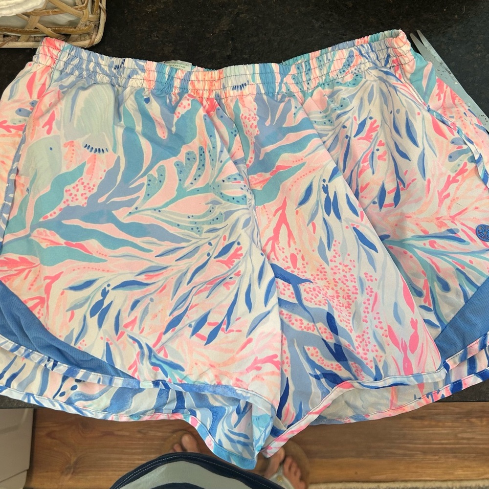 Lily Pulitzer Luxletic Women's Shorts with lined undershorts Size Large